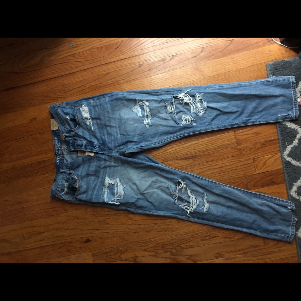AE BOYFRIEND HOLEY Jeans